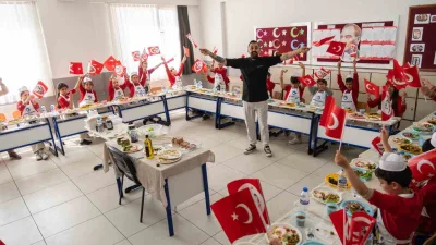Marmarabirlik’in çocuklara zeytini sevdirmek, sağlıklı beslenme bilinci kazandırmak ve yerli