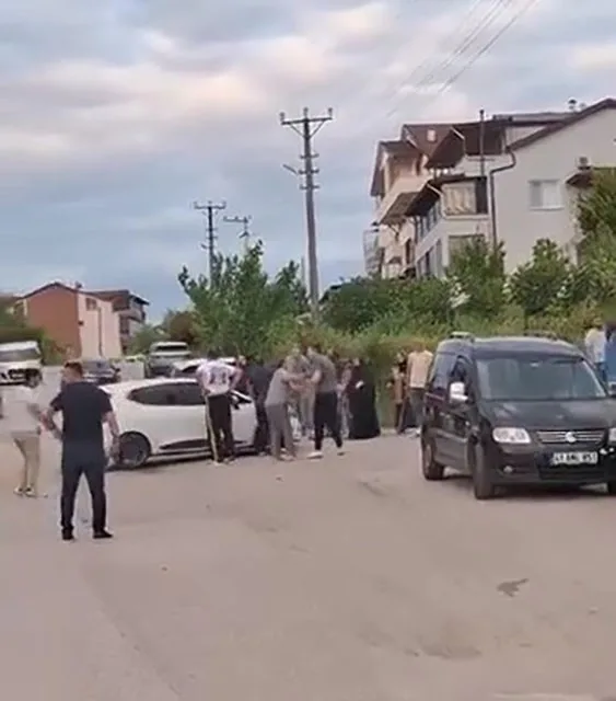 Kocaeli’nin Gölcük ilçesinde iki aile arasında sokakta çıkan kavgada 4