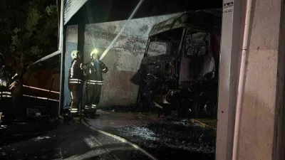 İstanbul Başakşehir’de tamirhanede bulunan bir tırda yangın çıktı. Olay, saat