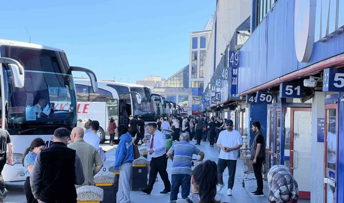 Kurban Bayramı tatilinin son gününde İstanbul’a dönüşe geçen vatandaşlar, 15