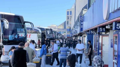 Kurban Bayramı tatilinin son gününde İstanbul’a dönüşe geçen vatandaşlar, 15