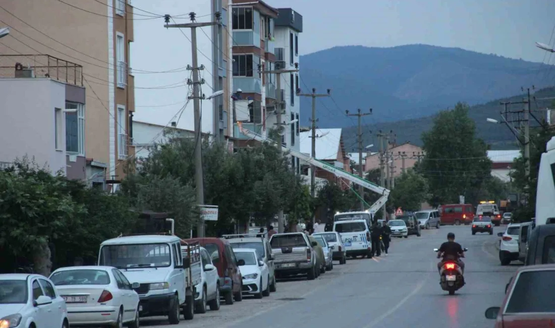 Çanakkale’nin Bayramiç ilçesinde, inşaatta profil borunun elektrik tellerine değmesi sonucu
