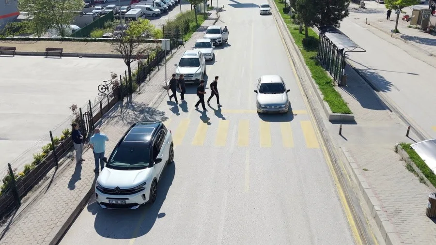 Bilecik’in Bozüyük ilçesinde drone destekli trafik denetimi gerçekleştirildi. Edinilen bilgilere