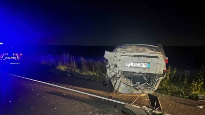 Tekirdağ’ın Çorlu ilçesinde sürücüsünün direksiyon hakimiyetini kaybettiği SUV tipi araç,