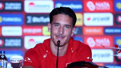 Milli futbolcu Deniz Gül, hedeflerinin ve hayallerinin çok büyük olduğunu