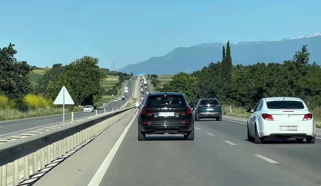 Bursa’da bayram dönüşü trafiği etkisini göstermeye başladı. Karacabey Bursa yönü,