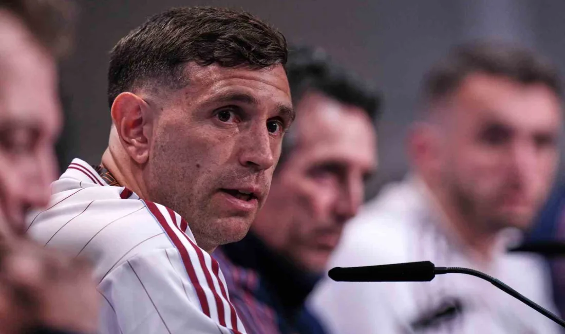 Aston Villa’nın Arjantinli kalecisi Emiliano Martinez, UEFA Avrupa Ligi’nde Freiburg