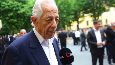 Eski Galatasaray Başkanı Faruk Süren, Galatasaray Başkanı Dursun Özbek’in çok