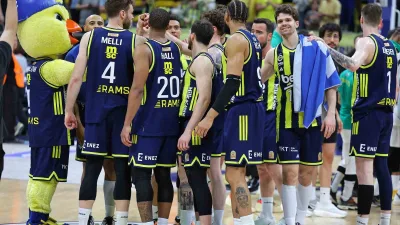 Türkiye Sigorta Basketbol Süper Ligi play-off yarı final serisi ilk