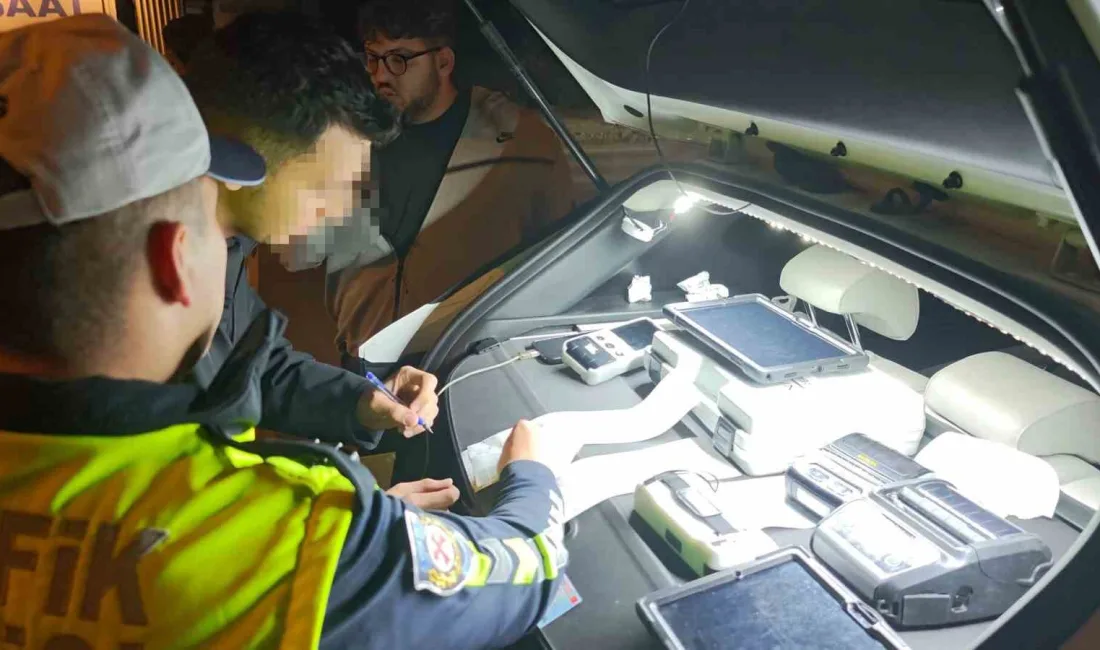 Kadıköy sahilyolunda gerçekleştirilen trafik denetimlerinde egzozunda usulsüz işlem bulunduğu tespit