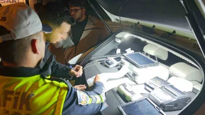 Kadıköy sahilyolunda gerçekleştirilen trafik denetimlerinde egzozunda usulsüz işlem bulunduğu tespit