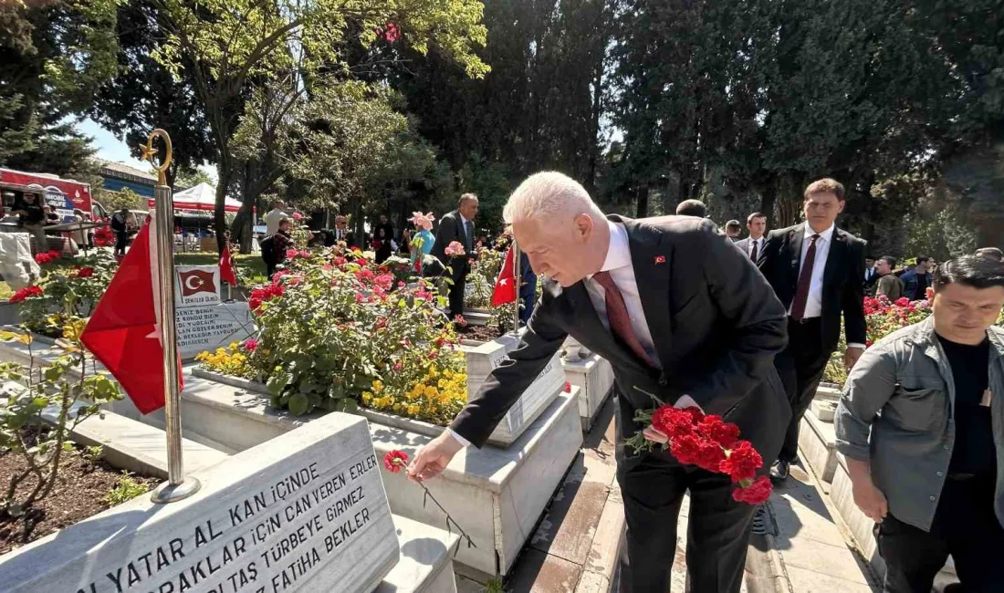 İstanbul Valisi Davut Gül, Kurban Bayram’ı arifesinde Eyüpsultan’daki Edirnekapı Şehitliği’ni