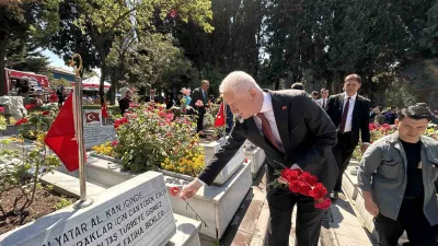 İstanbul Valisi Davut Gül, Kurban Bayram’ı arifesinde Eyüpsultan’daki Edirnekapı Şehitliği’ni