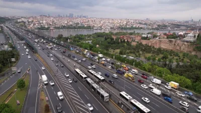 İstanbul’da uyarıların ardından beklenen sağanak yağış aralıklarla etkili oluyor. Etkili
