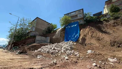 Kocaeli’nin İzmit ilçesinde bir inşaatın temel kazısı sırasında meydana gelen