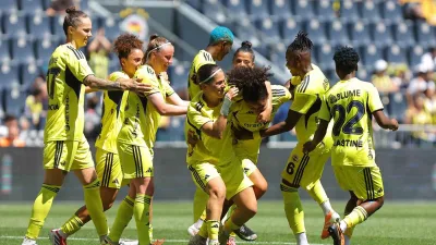 Turkcell Kadın Futbol Süper Ligi’nde şampiyonluğunu ilan eden Fenerbahçe, ligin