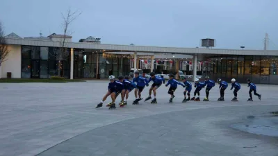 Kağıtspor’un tekerlekli sürat pateni sporcuları, katıldıkları Türkiye Kulüpler Şampiyonası’nda ikinci