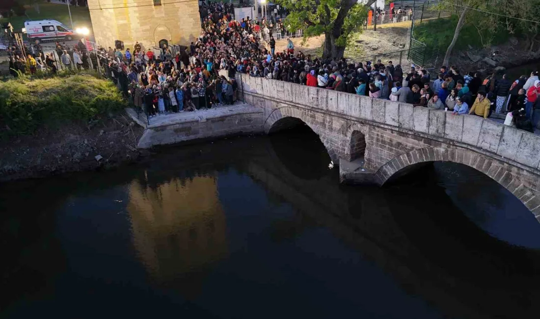 Edirne’de Kakava ve Hıdırellez Şenlikleri, renkli görüntülerle devam ediyor. Gece