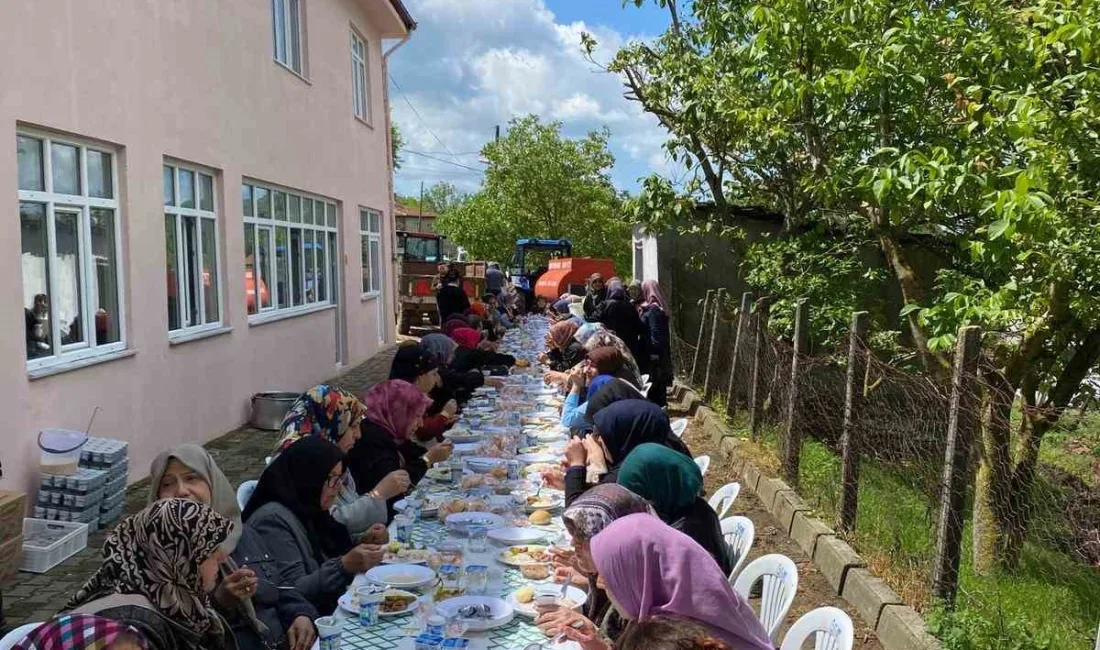 Balıkesir’in Karesi ilçesine bağlı kırsal Yeroluk Mahallesi’nde geleneksel hayır yemeğine