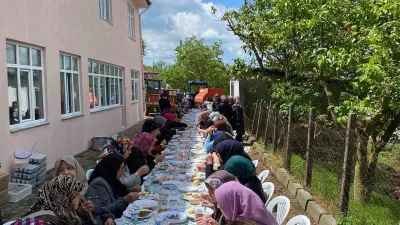 Balıkesir’in Karesi ilçesine bağlı kırsal Yeroluk Mahallesi’nde geleneksel hayır yemeğine