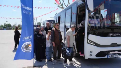 Kartal Belediyesi tarafından Kurban Bayramı dolayısıyla yakınlarının kabirlerini ziyaret etmek