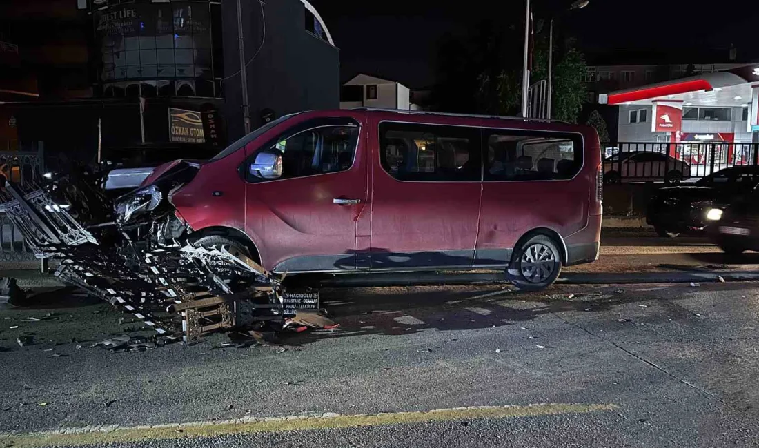 Sakarya’nın Adapazarı ilçesinde kontrolden çıkan minibüs, yolun ortasında bulunan demirlere