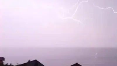 Bilecik’te akşam saatlerinde etkili olan gök gürültülü sağanak yağış sırasında