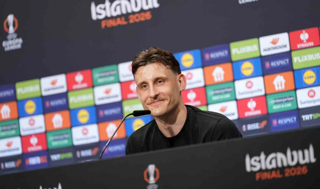 Freiburg’un orta saha oyuncusu Maximilian Eggestein, konakladıkları otelden stada gelirken