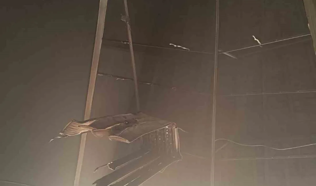 Bilecik’in Pazaryeri ilçesinde bulunan Meslek Yüksekokulu’nda çıkan yangın paniğe neden