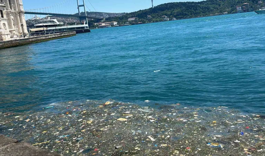 İstanbul’un en çok ziyaret edilen noktalarından Ortaköy Sahili’nde denizde bulunan
