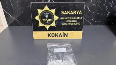 Sakarya’da polis ekiplerince Kuzey Marmara Otoyolu gişelerinde gerçekleştirilen operasyonda, İstanbul’dan