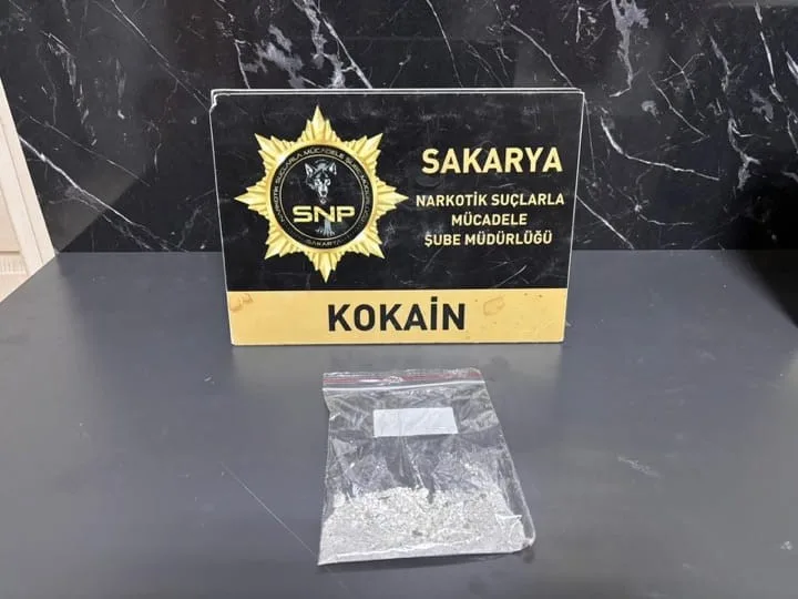 Sakarya’da polis ekiplerince Kuzey Marmara Otoyolu gişelerinde gerçekleştirilen operasyonda, İstanbul’dan