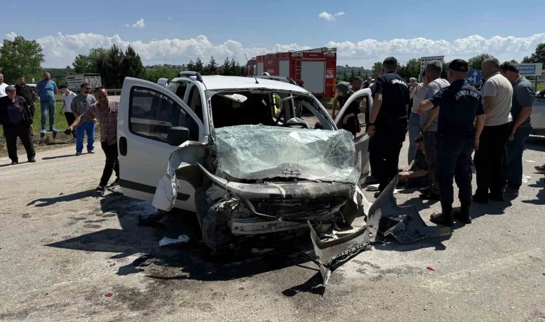 Sakarya’nın Kaynarca ilçesinde otomobil ile hafif ticari aracın çarpışması sonucu