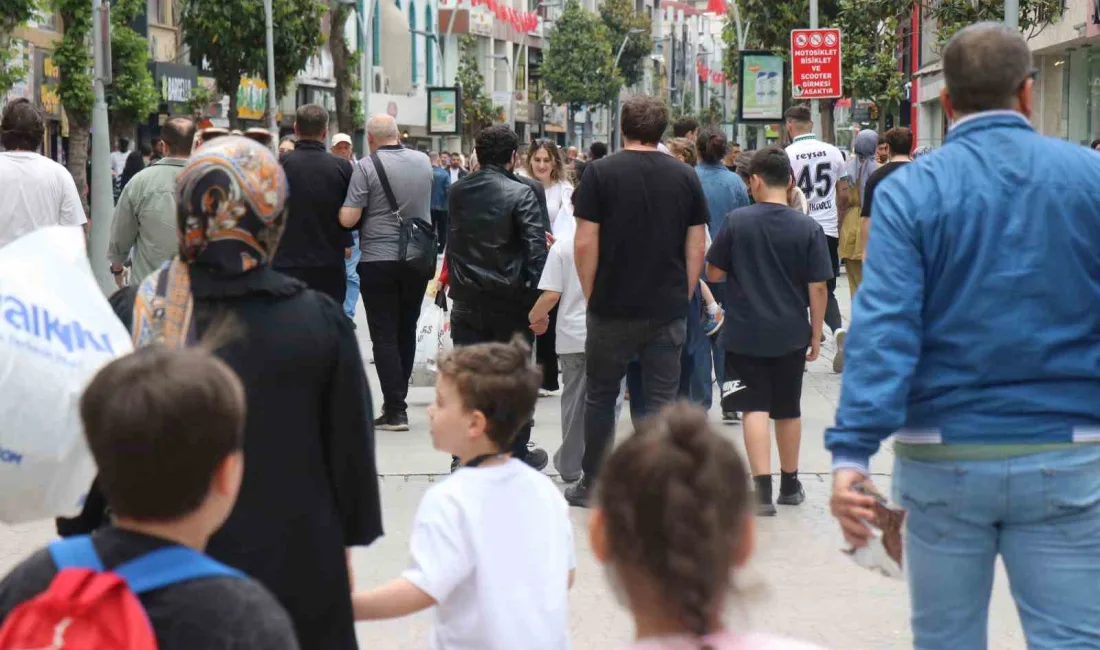 Sakarya’da Kurban Bayramı arefesinde bayramlık alışverişini ve hazırlıklarını tamamlamak isteyen