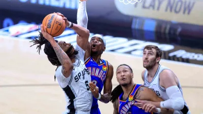NBA Batı Konferansı final serisinde San Antonio Spurs, sahasında Oklahoma