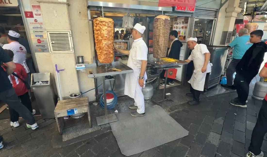 İstanbul’un en yoğun caddelerinden birisi olan İstiklal Caddesi’ndeki büfelerde gaz