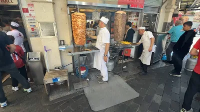 İstanbul’un en yoğun caddelerinden birisi olan İstiklal Caddesi’ndeki büfelerde gaz
