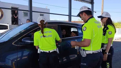 Tekirdağ’da trafik ekipleri tarafından, Kurban Bayramı arifesinde sürücülerin güvenli yolculuk