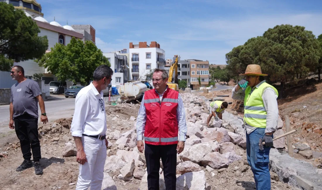 Ayvalık Belediye Başkanı Mesut Ergin, Fatih Caddesi’nde yürütülen yol genişletme