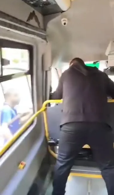 Bursa’nın Yıldırım ilçesinde minibüs ücretini 5 TL eksik ödediği iddia