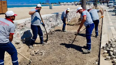 Burhaniye Belediyesi Fen İşleri Müdürlüğü ekipleri, ilçe genelinde bakım, onarım