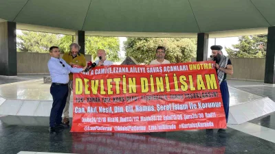 Ezanın aslına iadesinin 76. yıl dönümünde kararın altında imzası bulunan