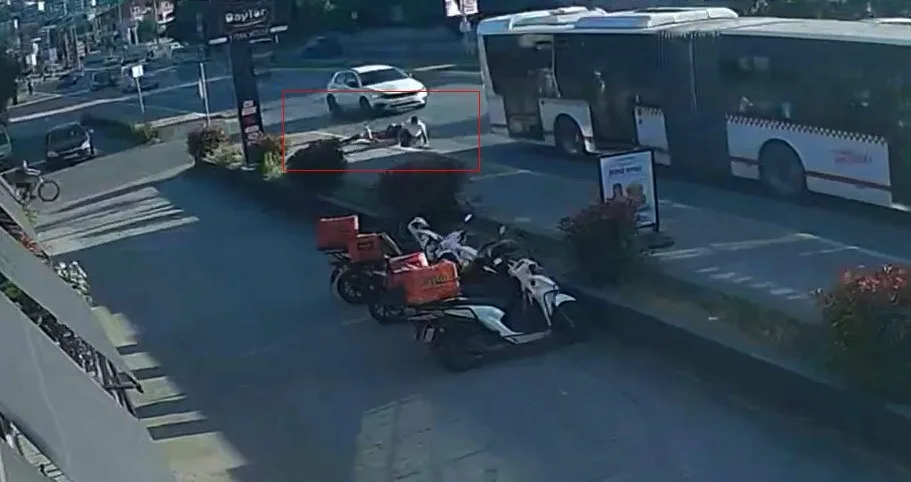 Sakarya’da ana caddeye fırlayan bisikletli çocuk, belediye otobüsünün altında kalmaktan