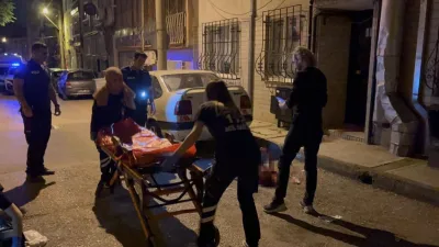 Bursa’da bir şahıs, tartıştığı annesini defalarca bıçakladı. Kanlar içinde sokağa