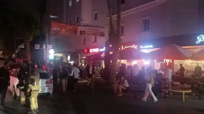 İstanbul Aydın Üniversitesi’nin Küçükçekmece’deki kız yurdunun yemekhanesinde yangın çıktı. Öğrenciler