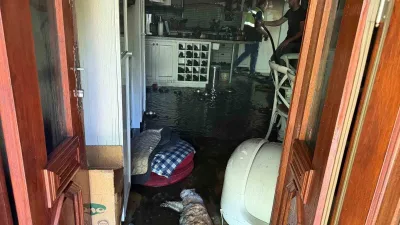 Çanakkale’nin Ayvacık ilçesine bağlı Küçükçetmi köyünde bir villada çıkan yangın