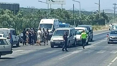 Balıkesir’in Ayvalık ilçesinde, Kozak mevkiine yönelen kavşakta meydana gelen trafik