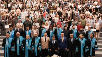 Balıkesir Üniversitesi Balıkesir Meslek Yüksekokulu’nda (MYO) mezuniyet heyecanı yaşandı. Atatürk