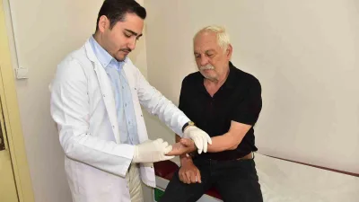 Balıkesir Üniversitesi (BAÜN) Hastanesinde 70 yaşındaki hastanın motorlu testere kazasında