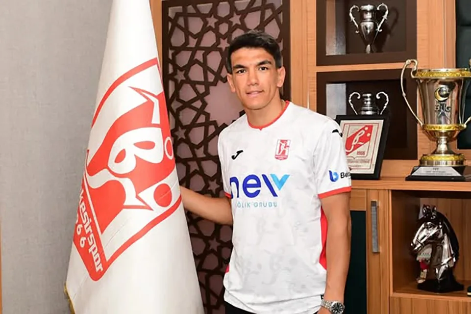 Balıkesirspor, yeni sezon öncesi kadrosunu tecrübeli golcü Akın Akman ile